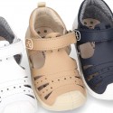 Nueva Sandalia niños pequeños con velcro, puntera y talonera en piel lavable.