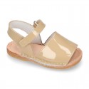 Baby Menorquina sandal shoes in patent leather.