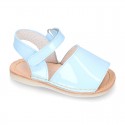 Baby Menorquina sandal shoes in patent leather.