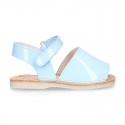 Baby Menorquina sandal shoes in patent leather.