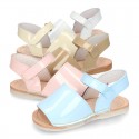 Baby Menorquina sandal shoes in patent leather.