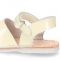 Baby Menorquina sandal shoes in patent leather.