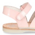 Baby Menorquina sandal shoes in patent leather.