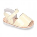 Baby Menorquina sandal shoes in patent leather.