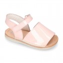 Baby Menorquina sandal shoes in patent leather.