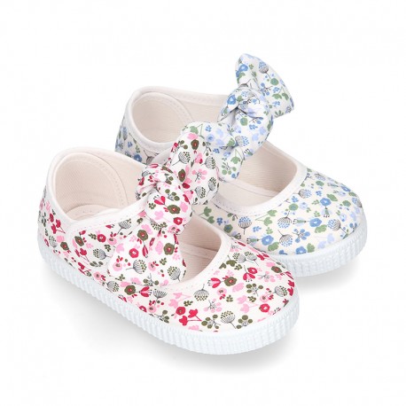 FLOWERS Cotton canvas Little Mary Janes with velcro strap and bow.