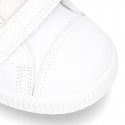 Zapatillas de niños de cole sin cordones y puntera reforzada en piel lavable
