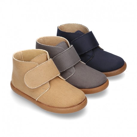 Botitas casual niño con VELCRO en piel Serratex encerado.