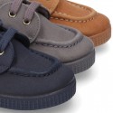 Autumn winter WAXED canvas boat shoes with shoelaces closure.