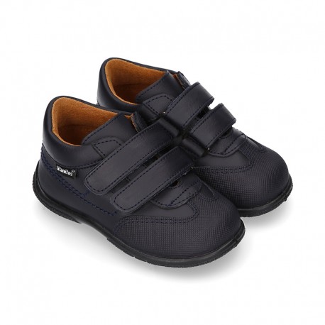 Washable leather school shoes tennis style laceless for little kids.