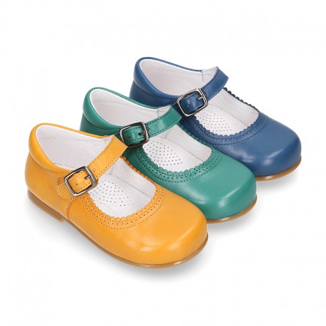 Fashionable Halter little Mary Jane shoes with buckle fastening in nappa leather and FALL colors.