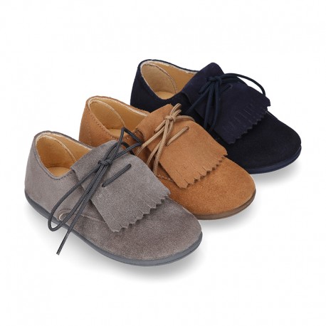 Suede leather Laces up style shoes with FRINGED design.