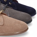 Laces up shoes in suede leather for kids.