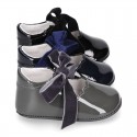 Classic Mary Jane shoes angel style for baby in patent leather with VELVET ties.