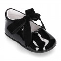 Classic Mary Jane shoes angel style for baby in patent leather with VELVET ties.