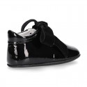 Classic Mary Jane shoes angel style for baby in patent leather with VELVET ties.