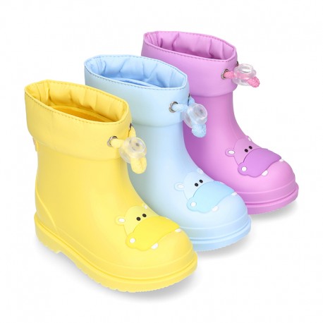 Little HIPPO Rain boots design with adjustable neck for little kids.