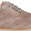 Laces up oxford shoes in suede leather for girls.