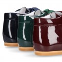 Classic patent leather ankle boots to dress with SILK ties closure for first steps.