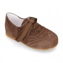 Classic perforated kids Suede leather Lace-up oxford shoes.