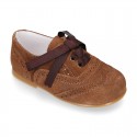 Classic perforated kids Suede leather Lace-up oxford shoes.