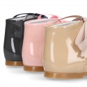 Classic pastel color patent leather ankle boots to dress with ties closure for first steps.