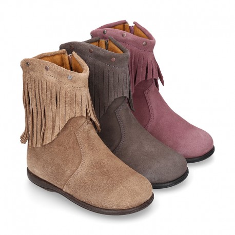 Suede leather little ankle boots with FRINGED design for kids.