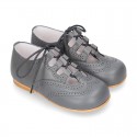 Nappa leather Stylized classic english style shoes with shoelaces closure.