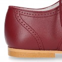 Nappa leather Stylized classic english style shoes with shoelaces closure.