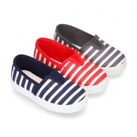 Cotton cavas Sneaker or bamba style shoes with stripes design.