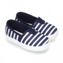 Cotton cavas Sneaker or bamba style shoes with stripes design.