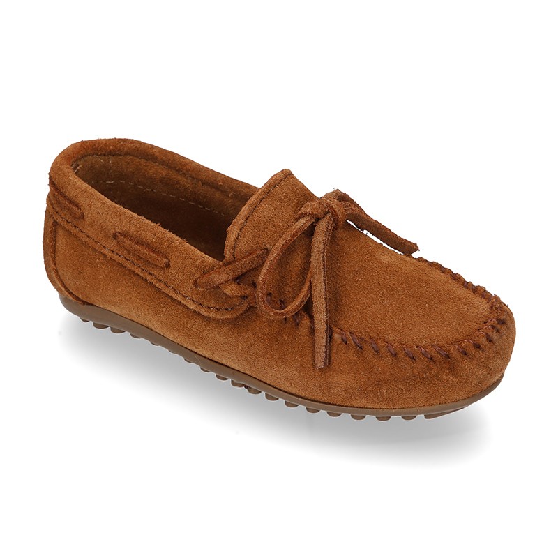 Indian style Moccasin shoes with bows in suede leather. BE002 | OkaaSpain