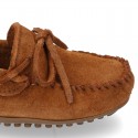 Indian style Moccasin shoes with bows in suede leather.