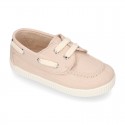 Cotton canvas boat shoes with ties closure.