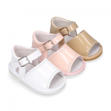 Patent leather Sandal shoes for babies.