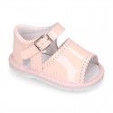 Patent leather Sandal shoes for babies.