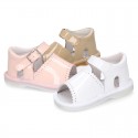 Patent leather Sandal shoes for babies.