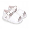 Patent leather Sandal shoes for babies.