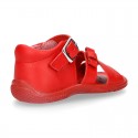 Washable leather sandal shoes with crossed strips and ribbon for little girls.