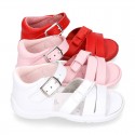 Washable leather sandal shoes with crossed strips and ribbon for little girls.