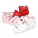 Washable leather sandal shoes with crossed strips and ribbon for little girls.