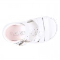 Washable leather sandal shoes with crossed strips and ribbon for little girls.