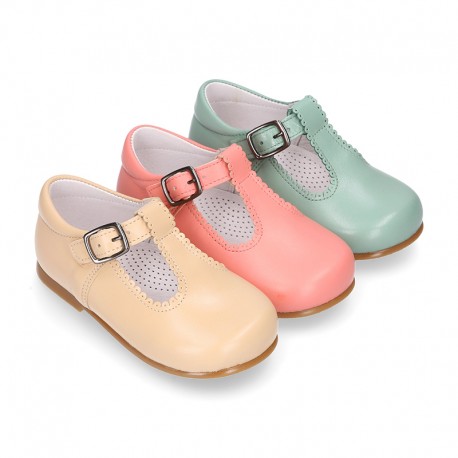 Kids T-Strap shoes with buckle fastening in soft nappa leather in seasonal colors.