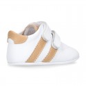 Tennis style shoes for babies laceless in leather.