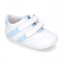 Tennis style shoes for babies laceless in leather.