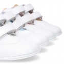 Tennis style shoes for babies laceless in leather.