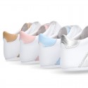 Tennis style shoes for babies laceless in leather.