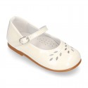 FLOWER design GirL little Mary Jane shoes with buckle fastening in patent leather.