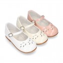 FLOWER design GirL little Mary Jane shoes with buckle fastening in patent leather.