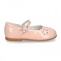 FLOWER design GirL little Mary Jane shoes with buckle fastening in patent leather.